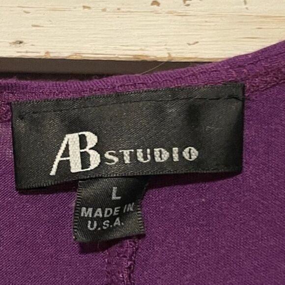 AB studios - purple / white crochet detail top - Picture 3 of 4